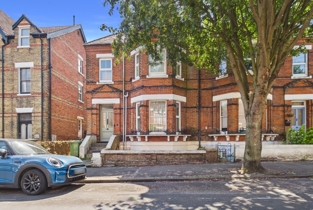 2 bed Apartment for rent in Folkestone. From Martin & Co - Folkestone