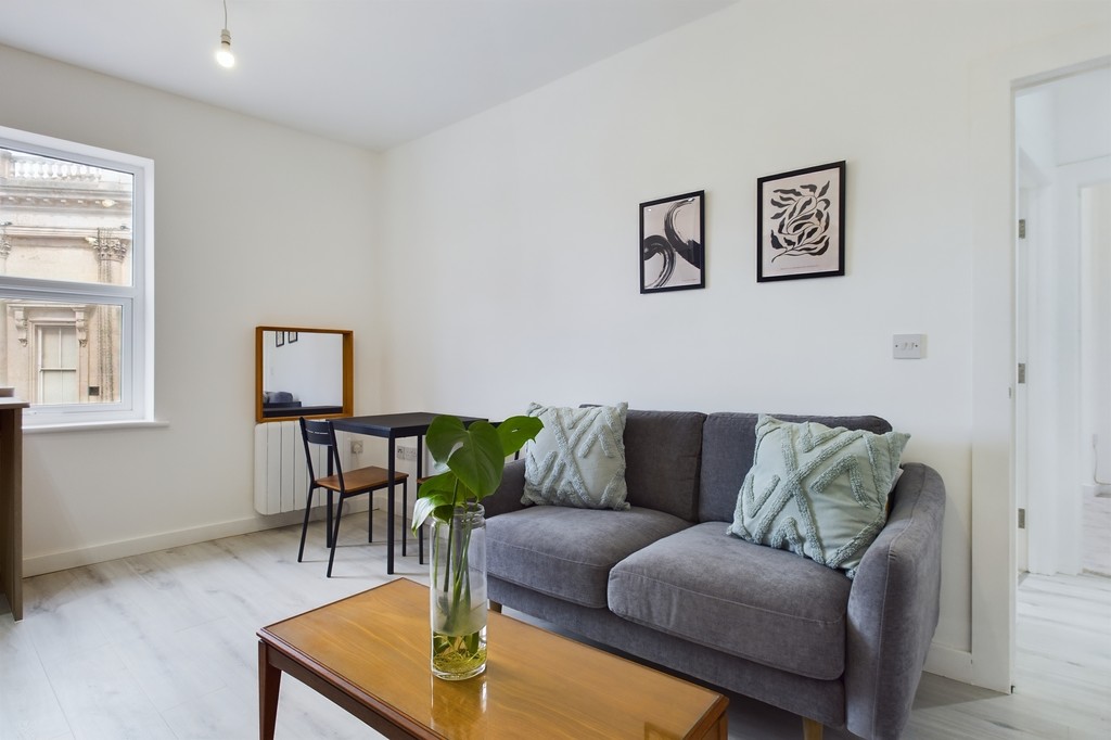 2 bed Apartment for rent in Folkestone. From Martin & Co - Folkestone