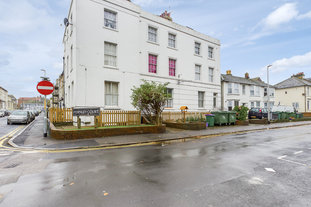 1 bed Apartment for rent in Folkestone. From Martin & Co - Folkestone
