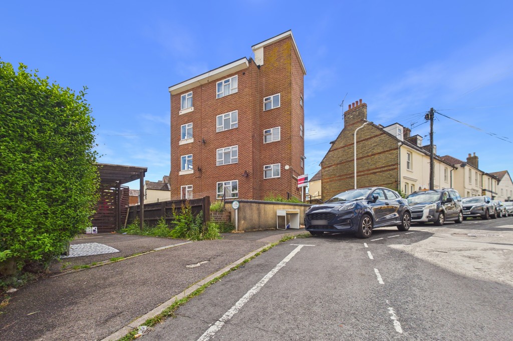 2 bed 1st Floor Flat for rent in Folkestone. From Martin & Co - Folkestone 2 bed 1st Floor Flat for rent in Folkestone. From Martin & Co - Folkestone