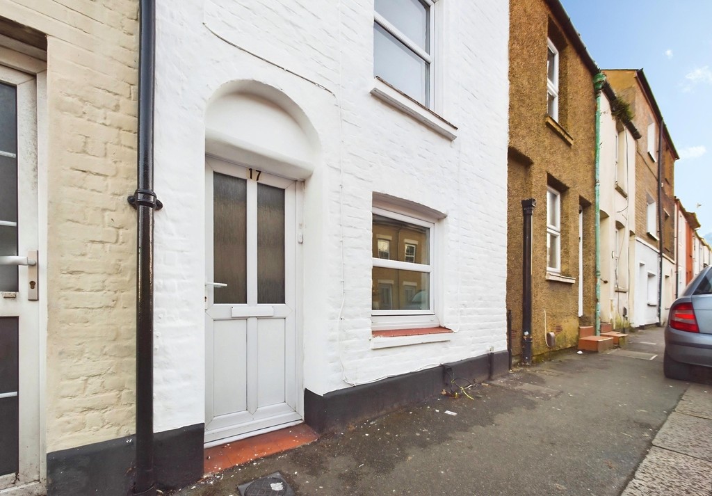 3 bed Mid Terraced House for rent in Kent. From Martin & Co - Folkestone