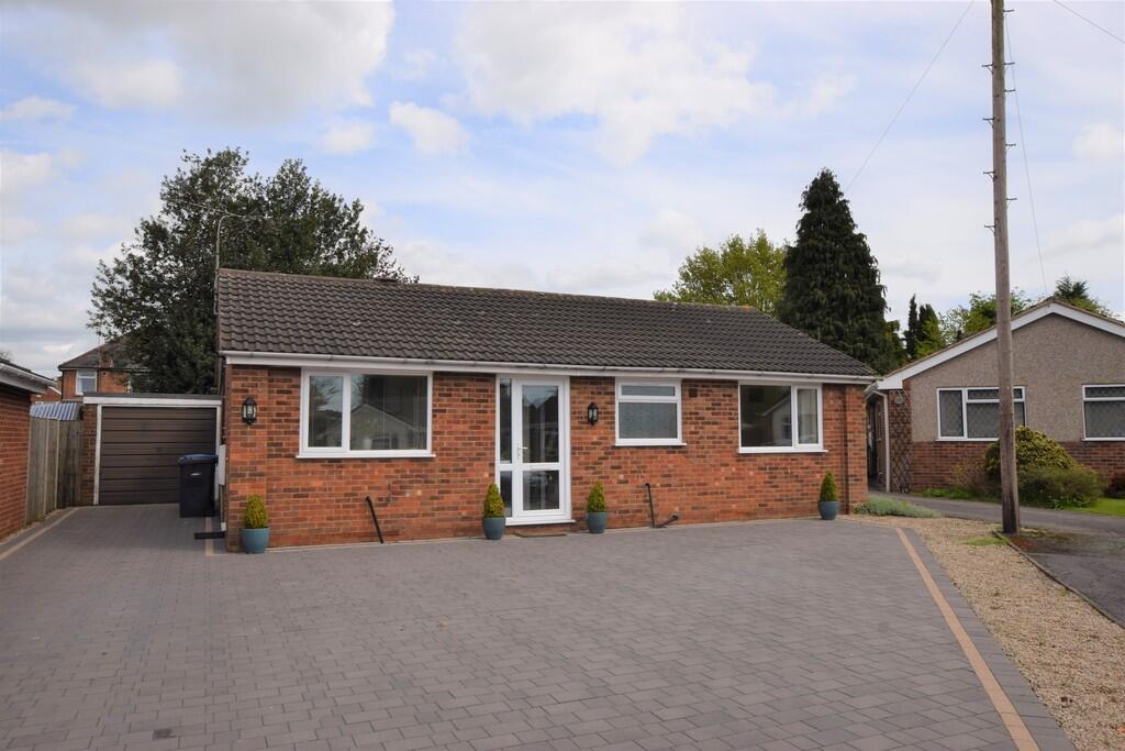 2 bed Detached bungalow for rent in Hinckley. From Martin & Co - Hinckley & Nuneaton