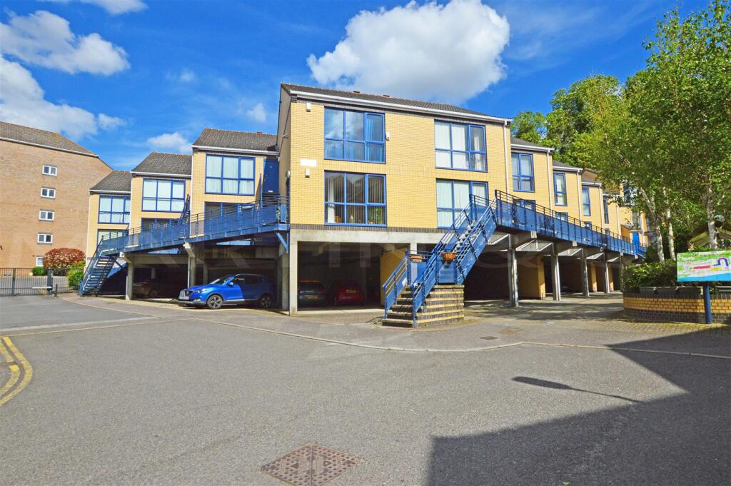 2 bed Apartment for rent in Wouldham. From Martin & Co - Medway