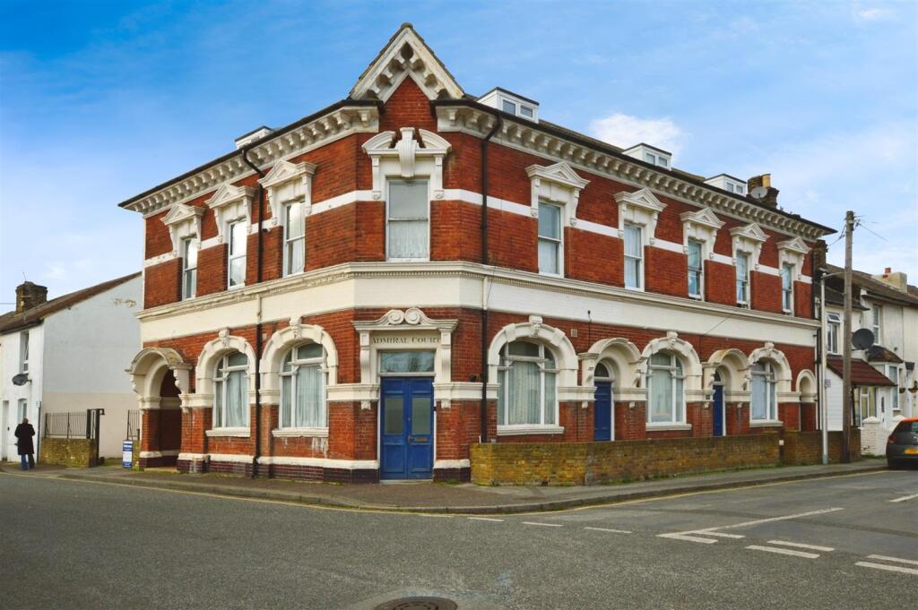 1 bed 1st Floor Flat for rent in Lower Twydall. From Martin & Co - Medway