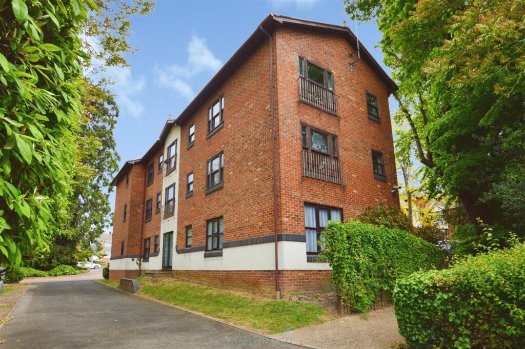 2 bed 1st Floor Flat for rent in Lower Twydall. From Martin & Co - Medway