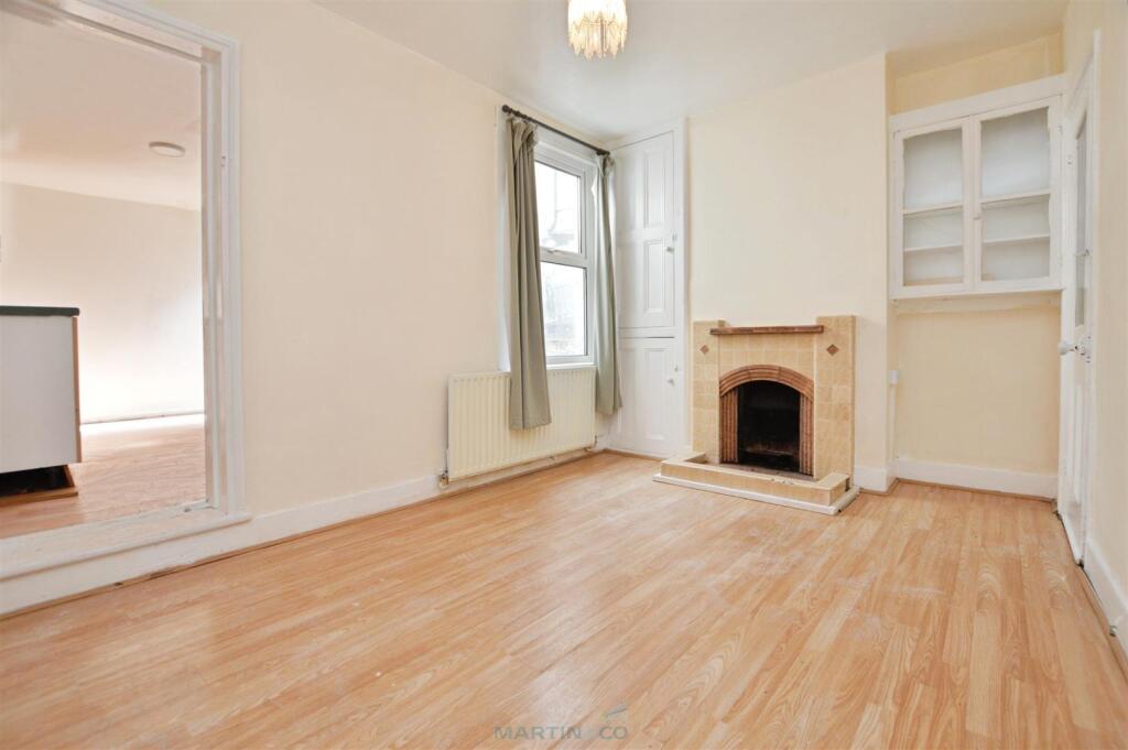 2 bed Mid Terraced House for rent in Chatham. From Martin & Co - Medway