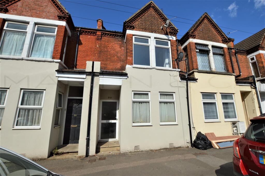 1 bed 1st Floor Flat for rent in Gillingham. From Martin & Co - Medway