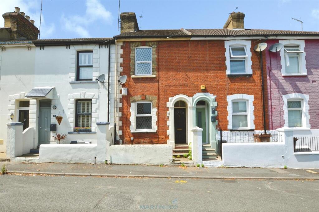 3 bed Mid Terraced House for rent in Gillingham. From Martin & Co - Medway