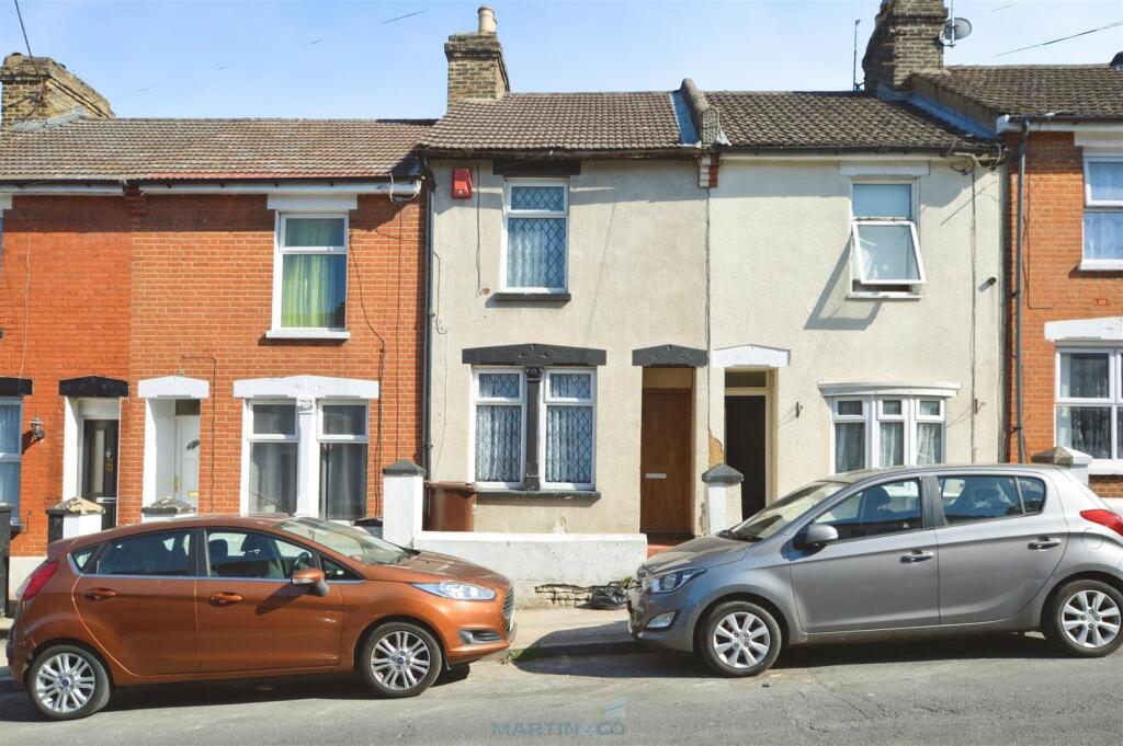 2 bed Mid Terraced House for rent in Chatham. From Martin & Co - Medway