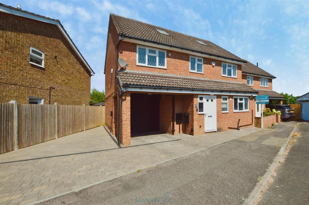 5 bed Detached for rent in Chatham. From Martin & Co - Medway