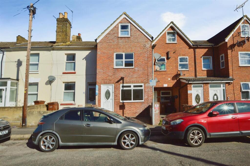 3 bed End of Terrace for rent in Gillingham. From Martin & Co - Medway