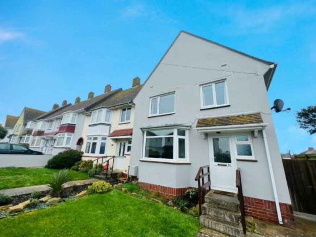 3 bed End Terraced House for rent in Weymouth. From Martin & Co - Weymouth