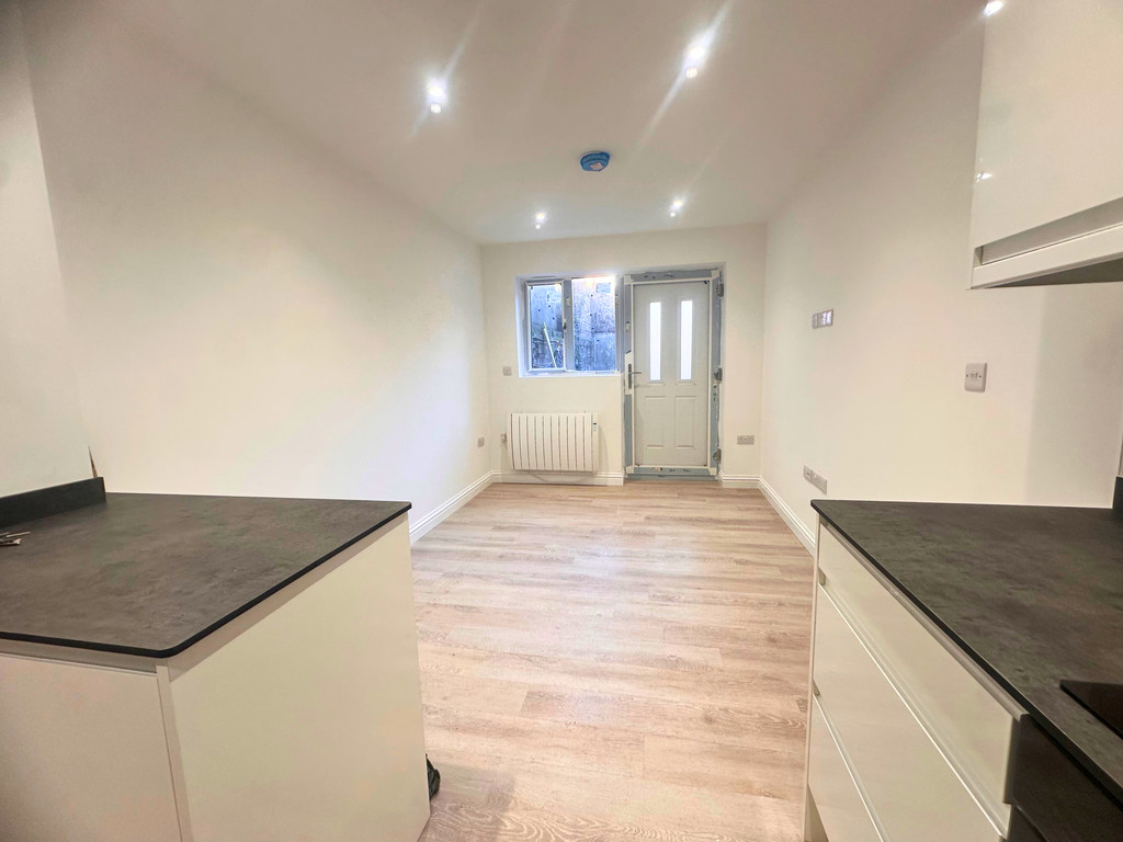 1 bed Ground floor maisonette for rent in England. From Martin & Co - Weymouth