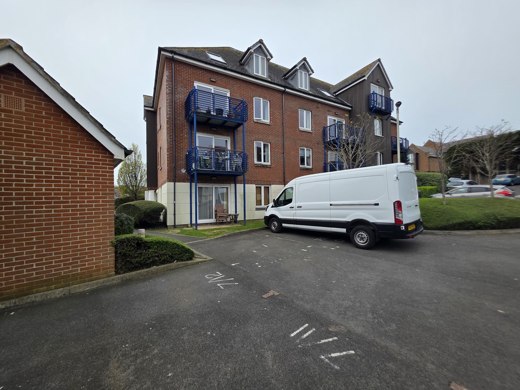 2 bed 1st Floor Flat for rent in United Kingdom. From Martin & Co - Weymouth