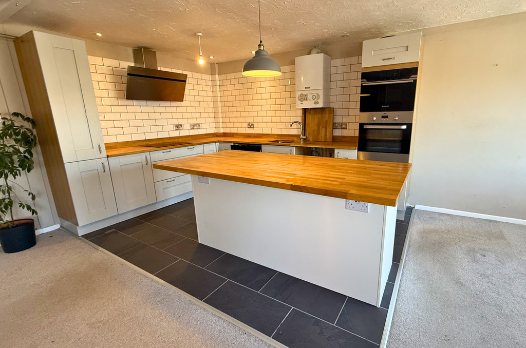 2 bed Apartment for rent in Weymouth. From Martin & Co - Weymouth