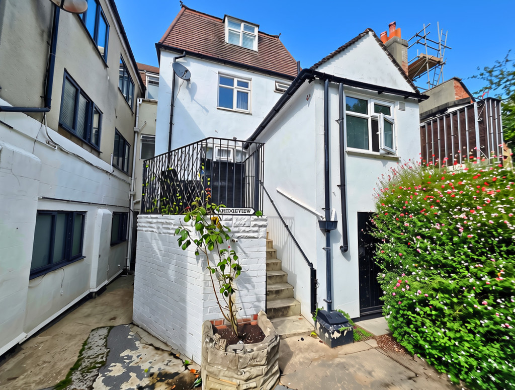 4 bed Annexe for rent in .. From Martin & Co - Weymouth 4 bed Annexe for rent in .. From Martin & Co - Weymouth