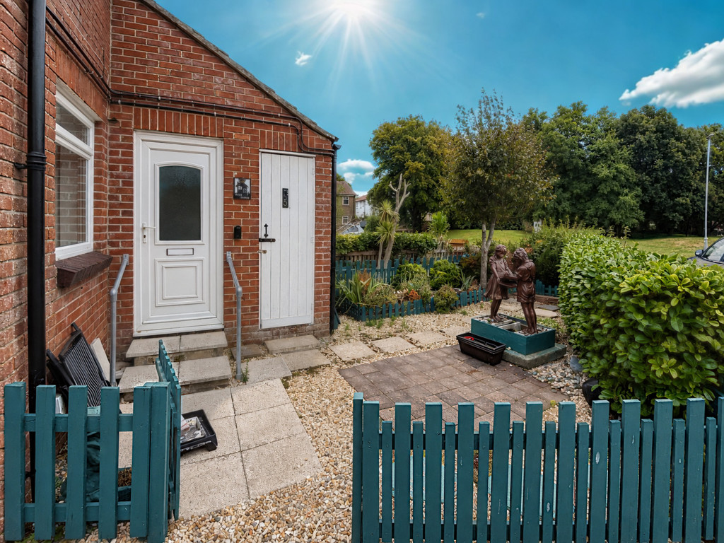 1 bed 1st Floor Flat for rent in Weymouth. From Martin & Co - Weymouth 1 bed 1st Floor Flat for rent in Weymouth. From Martin & Co - Weymouth