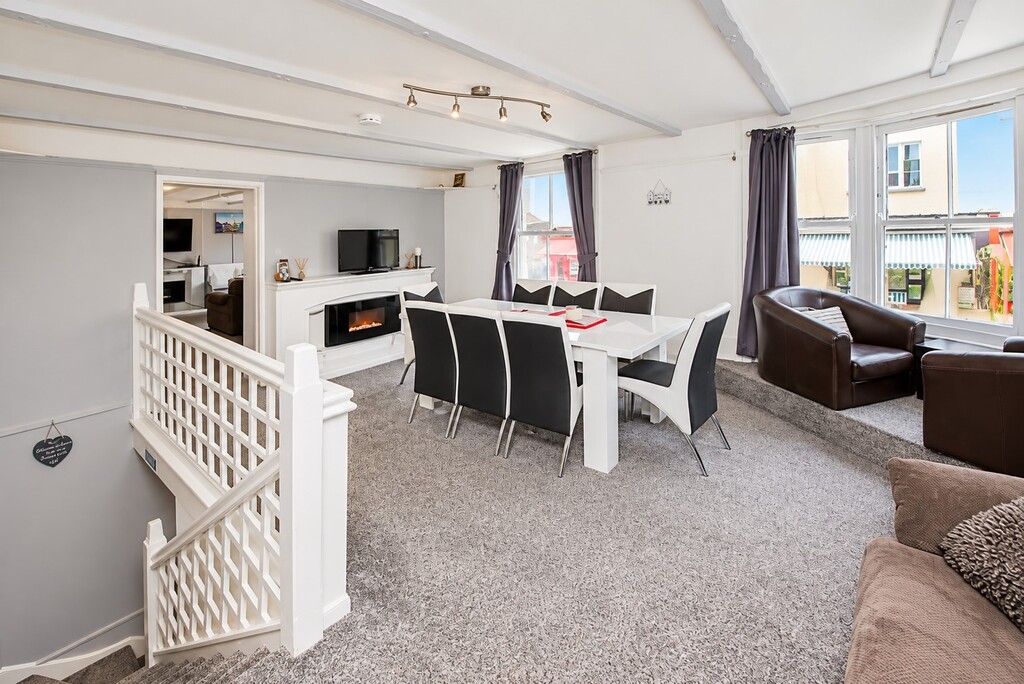 4 bed Apartment for rent in Weymouth. From Martin & Co - Weymouth