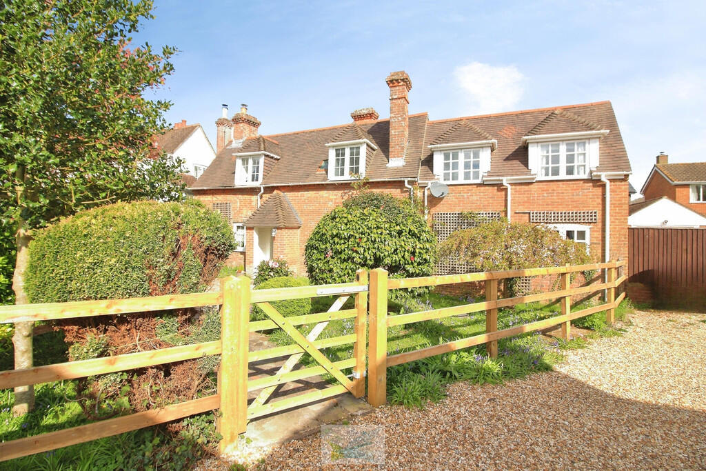 4 bed Detached for rent in Lymington. From Martin & Co - New Milton 4 bed Detached for rent in Lymington. From Martin & Co - New Milton