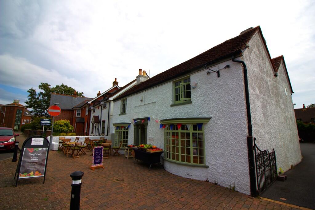 2 bed Annexe for rent in New Milton. From Martin & Co - New Milton