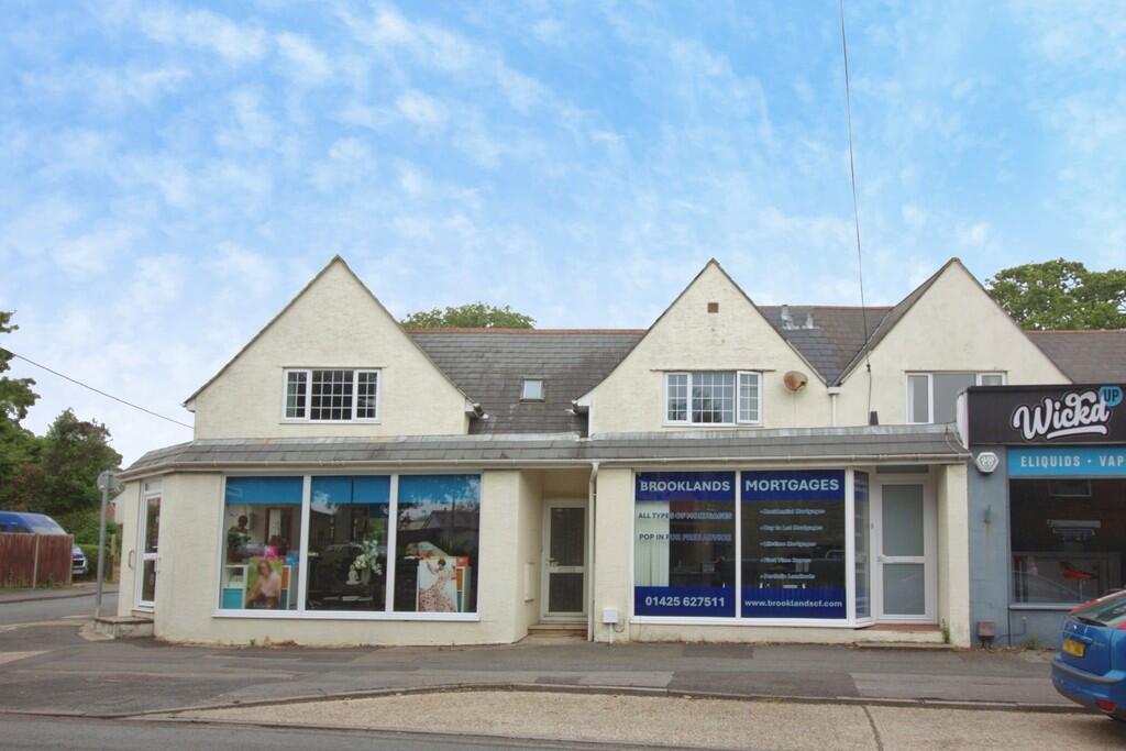 1 bed 1st Floor Flat for rent in New Milton. From Martin & Co - New Milton