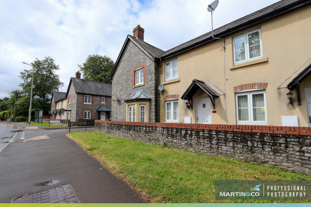 2 bed Mid Terraced House for rent in Cwmbran. From Martin & Co - Newport 2 bed Mid Terraced House for rent in Cwmbran. From Martin & Co - Newport