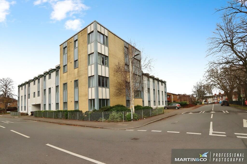 2 bed Apartment for rent in Newport. From Martin & Co - Newport