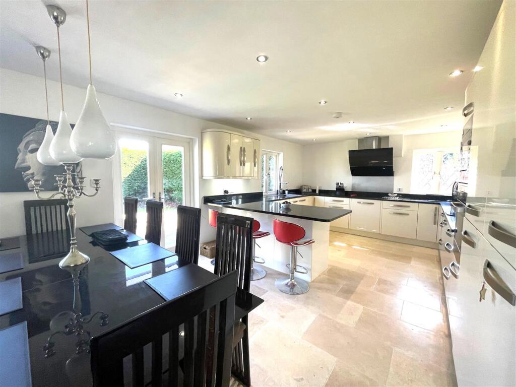 4 bed Detached for rent in Farnham. From Martin & Co - Aldershot