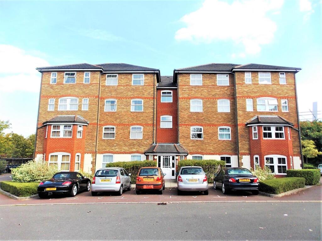 2 bed Apartment for rent in Aldershot. From Martin & Co - Aldershot
