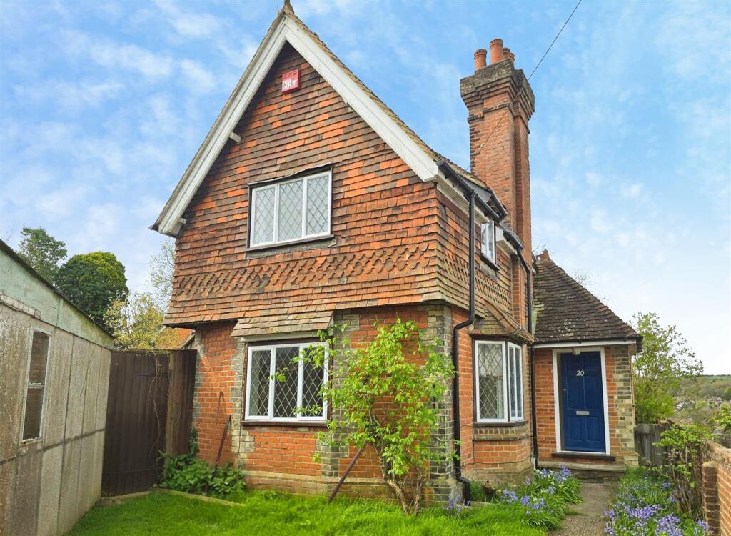 2 bed Detached for rent in Aldershot. From Martin & Co - Aldershot