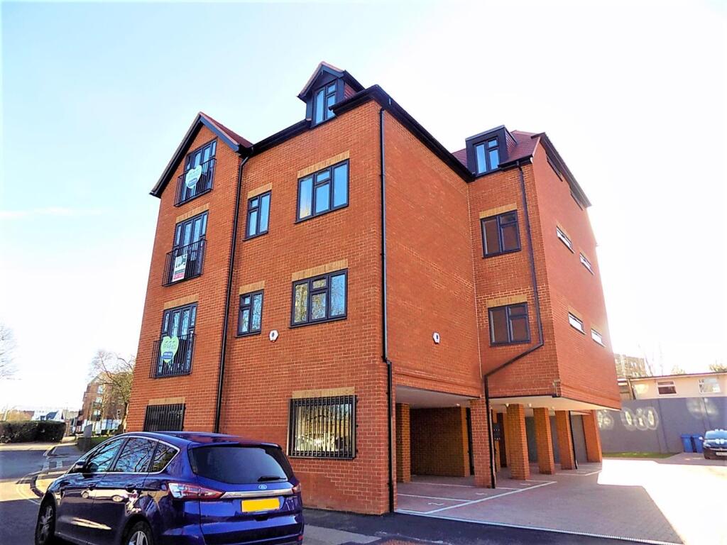 3 bed Apartment for rent in Aldershot. From Martin & Co - Aldershot