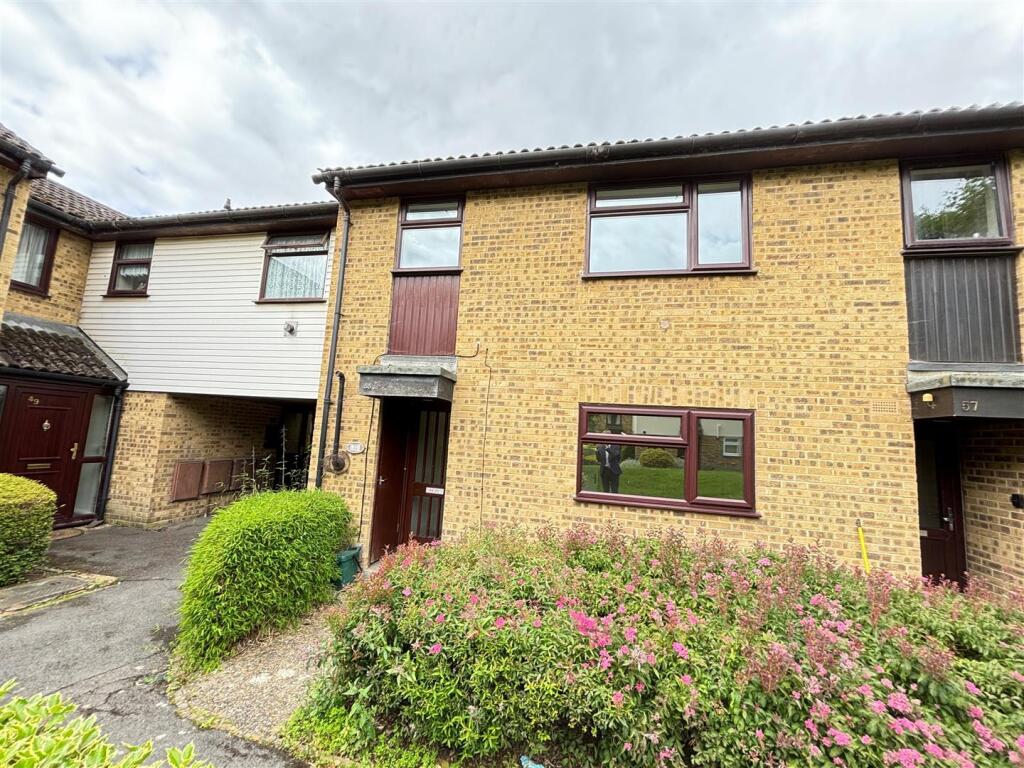 1 bed Mid Terraced House for rent in Ash Vale. From Martin & Co - Aldershot