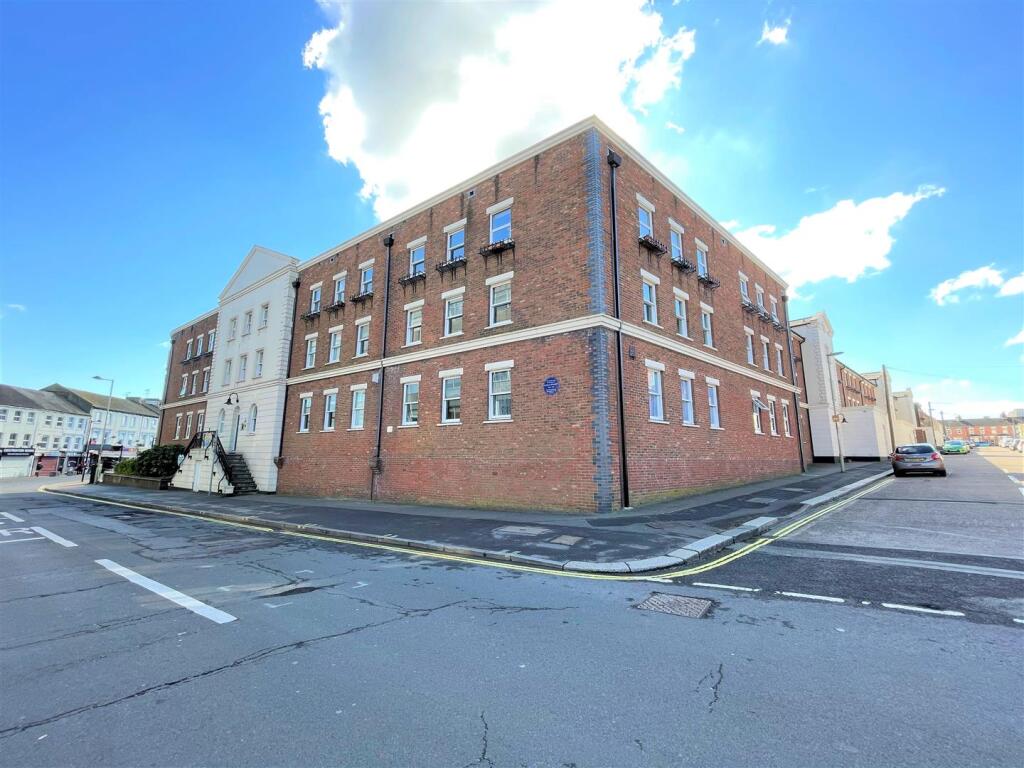 2 bed Apartment for rent in Aldershot. From Martin & Co - Aldershot 2 bed Apartment for rent in Aldershot. From Martin & Co - Aldershot