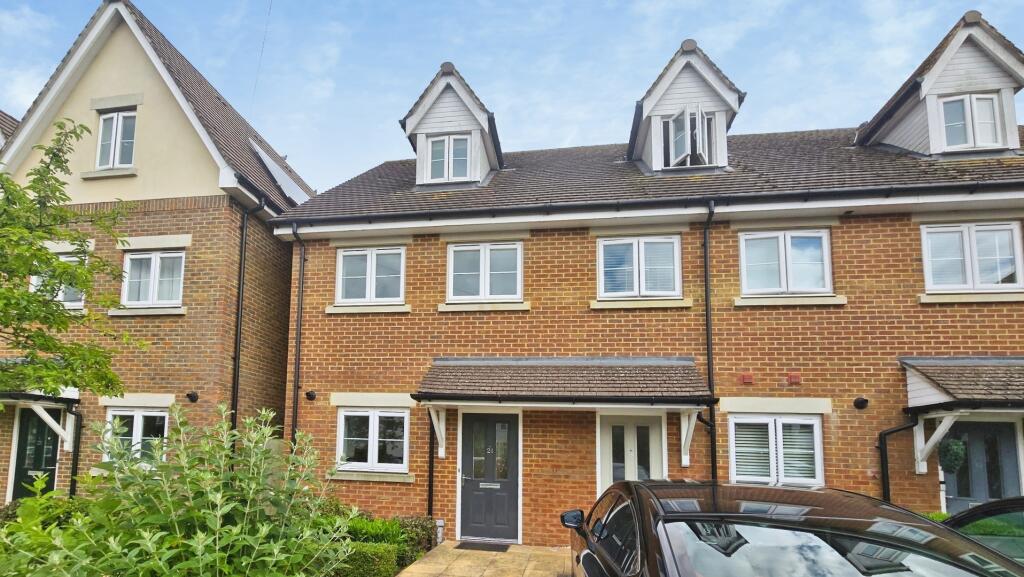 3 bed Mid Terraced House for rent in Farnborough. From Martin & Co - Aldershot 3 bed Mid Terraced House for rent in Farnborough. From Martin & Co - Aldershot