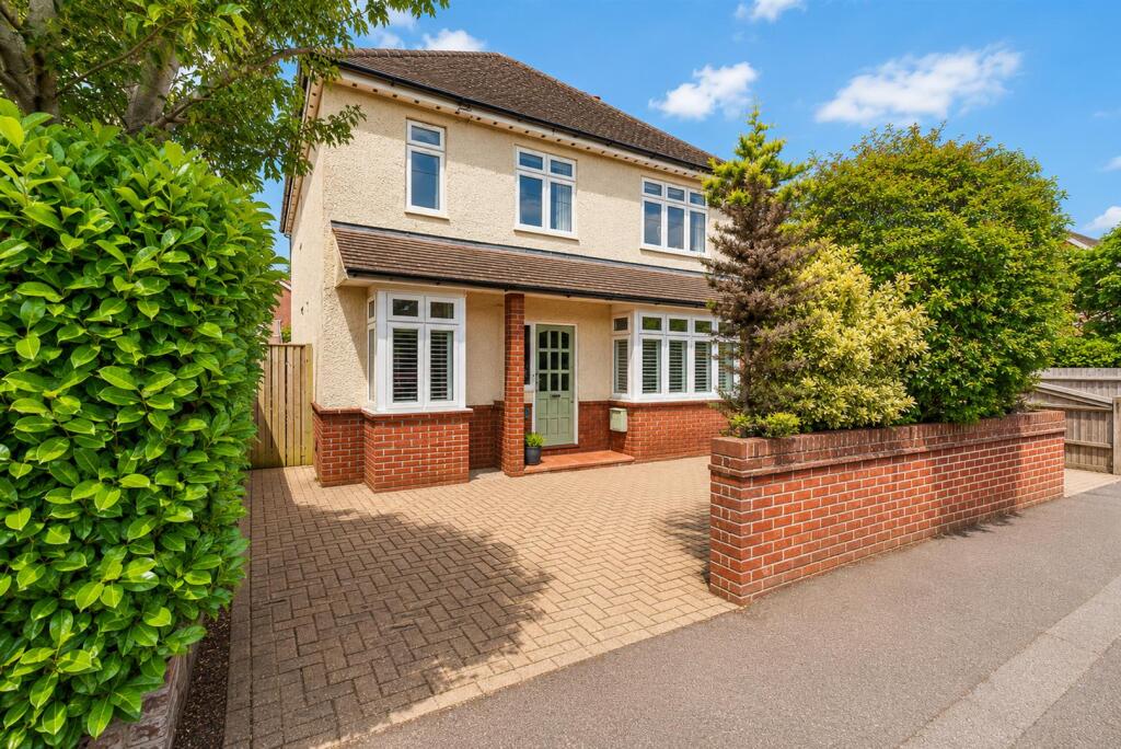 4 bed Detached for rent in Farnham. From Martin & Co - Aldershot