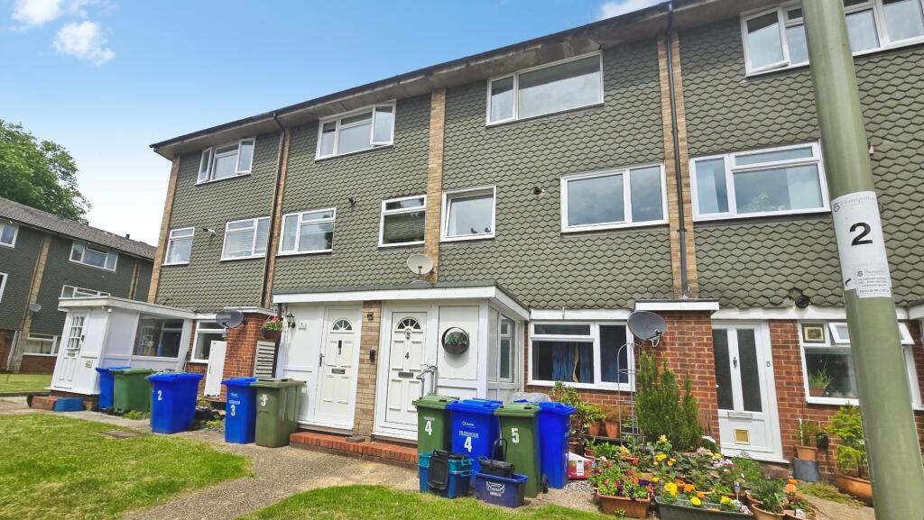 3 bed 1st Floor Flat for rent in Farnborough. From Martin & Co - Aldershot