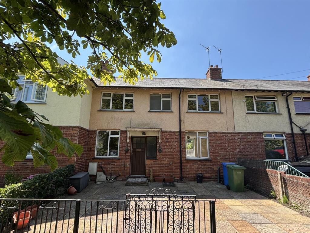 2 bed Mid Terraced House for rent in Ash Green. From Martin & Co - Aldershot 2 bed Mid Terraced House for rent in Ash Green. From Martin & Co - Aldershot