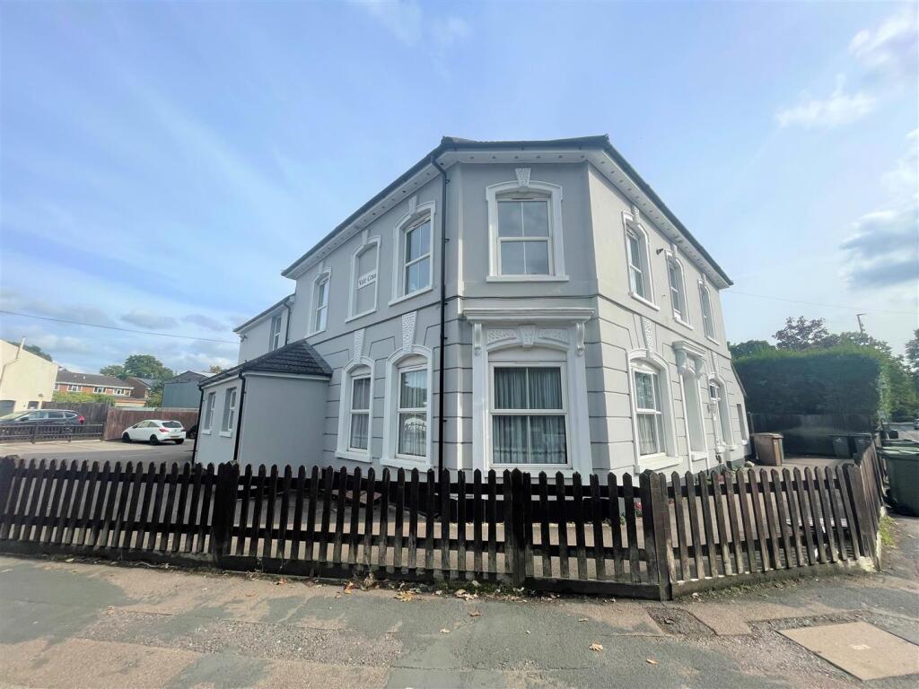 2 bed Apartment for rent in Ash Vale. From Martin & Co - Aldershot