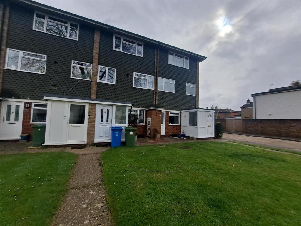 3 bed Annexe for rent in Farnborough. From Martin & Co - Aldershot 3 bed Annexe for rent in Farnborough. From Martin & Co - Aldershot