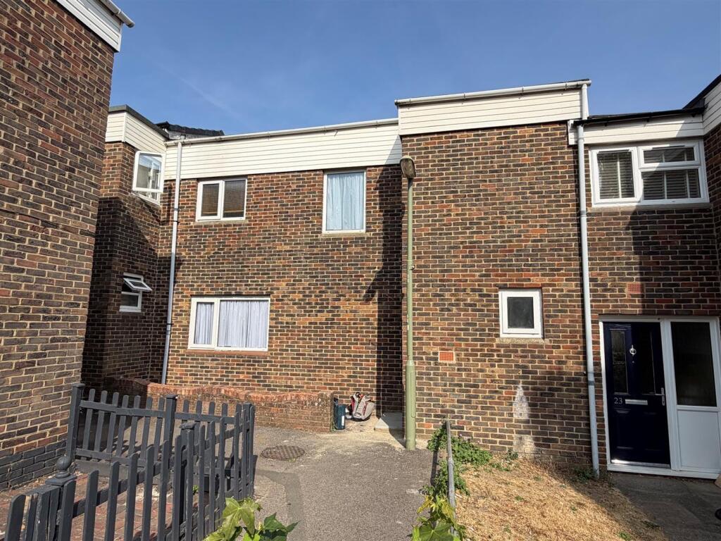 3 bed Mid Terraced House for rent in Basingstoke. From Martin & Co - Aldershot