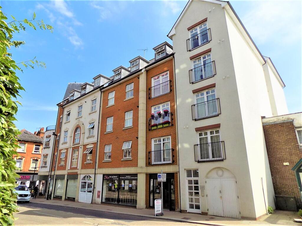 2 bed Apartment for rent in Aldershot. From Martin & Co - Aldershot
