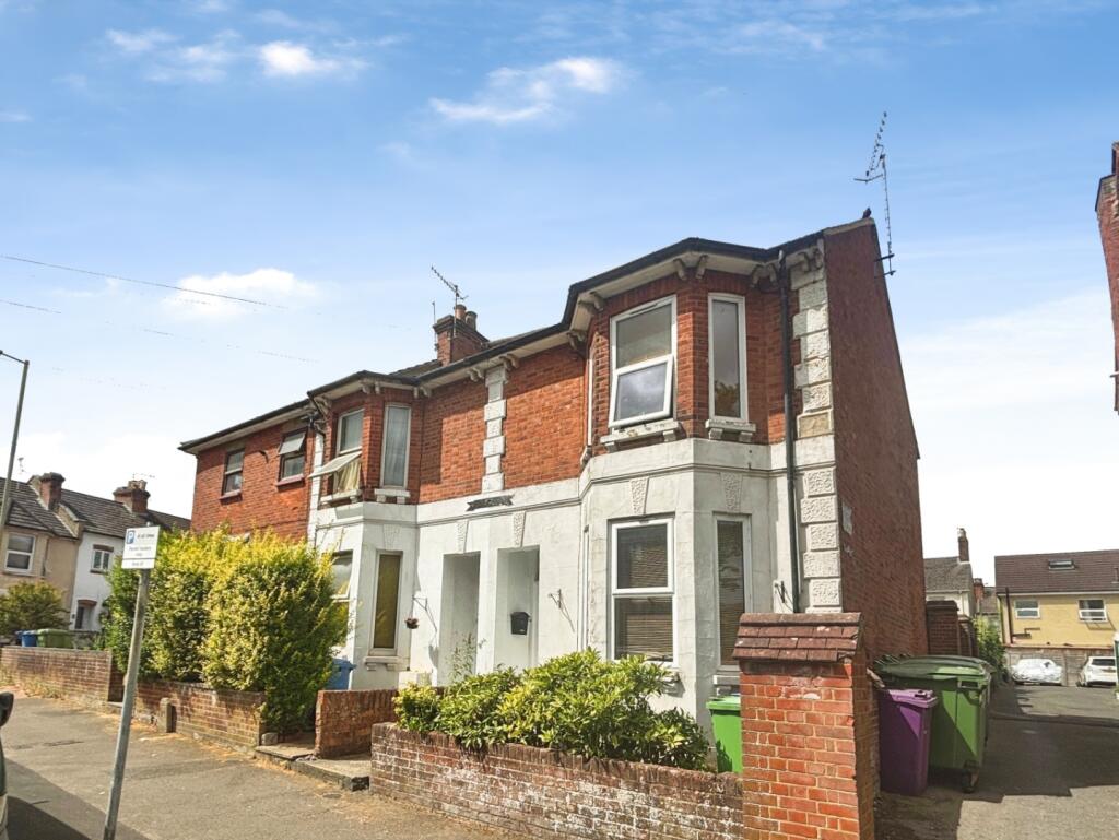 3 bed Mid Terraced House for rent in Aldershot. From Martin & Co - Aldershot 3 bed Mid Terraced House for rent in Aldershot. From Martin & Co - Aldershot
