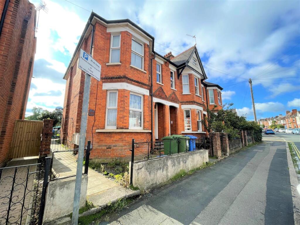 2 bed Annexe for rent in Ash Green. From Martin & Co - Aldershot
