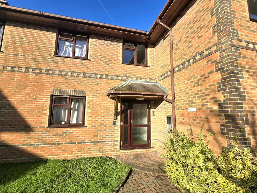 2 bed Apartment for rent in Ash Green. From Martin & Co - Aldershot
