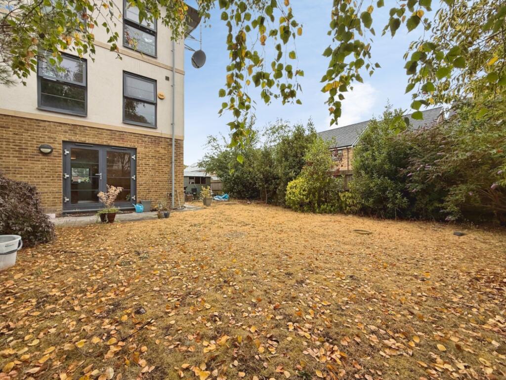 3 bed End of Terrace for rent in Farnborough. From Martin & Co - Aldershot