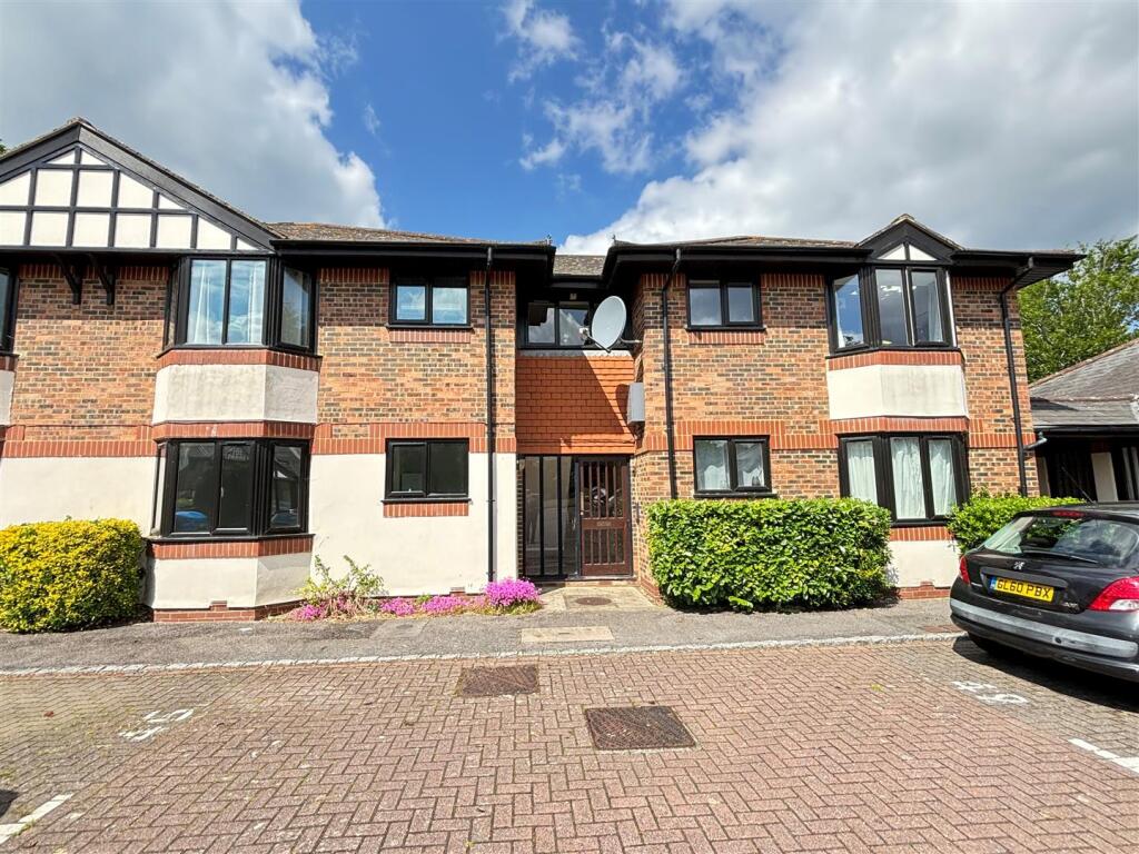 2 bed 1st Floor Flat for rent in Fleet. From Martin & Co - Aldershot 2 bed 1st Floor Flat for rent in Fleet. From Martin & Co - Aldershot