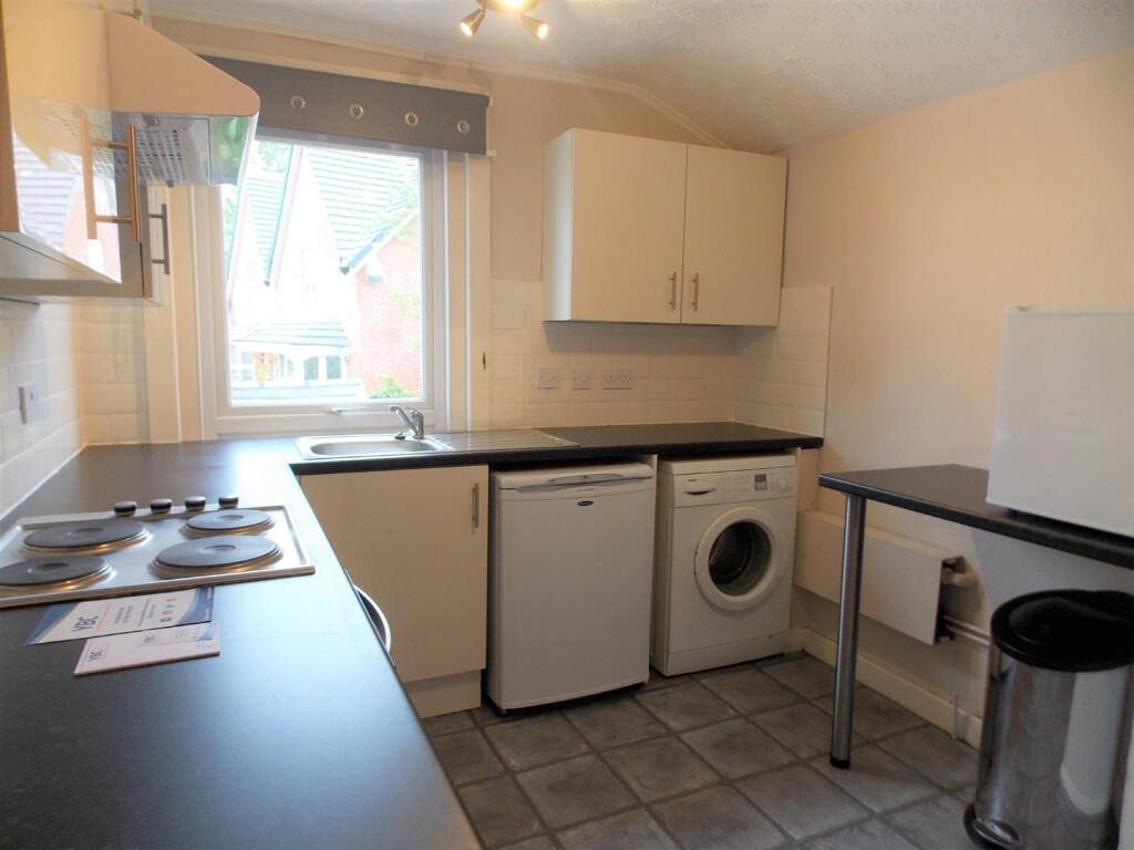 1 bed Annexe for rent in Aldershot. From Martin & Co - Aldershot
