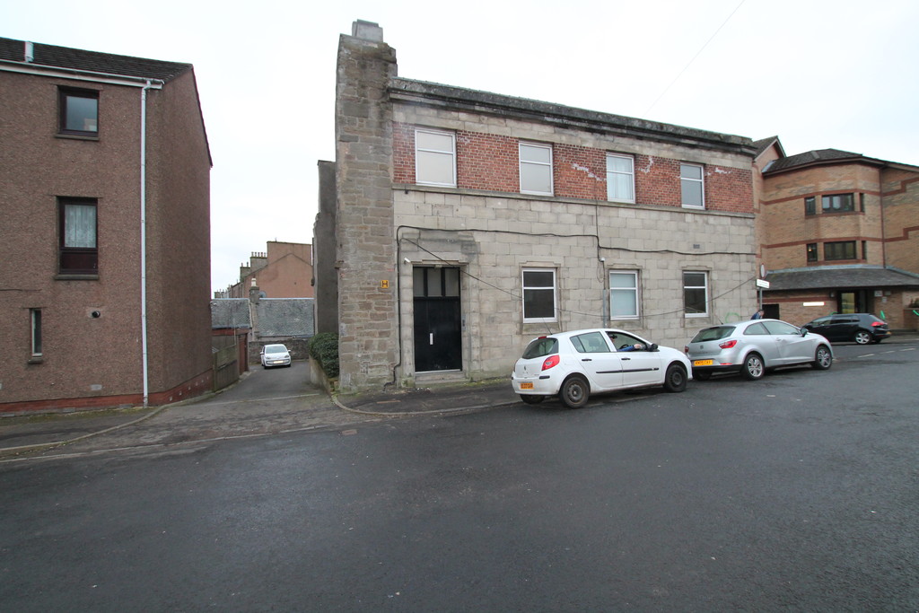 4 bed Apartment for rent in             . From Martin & Co - Dundee