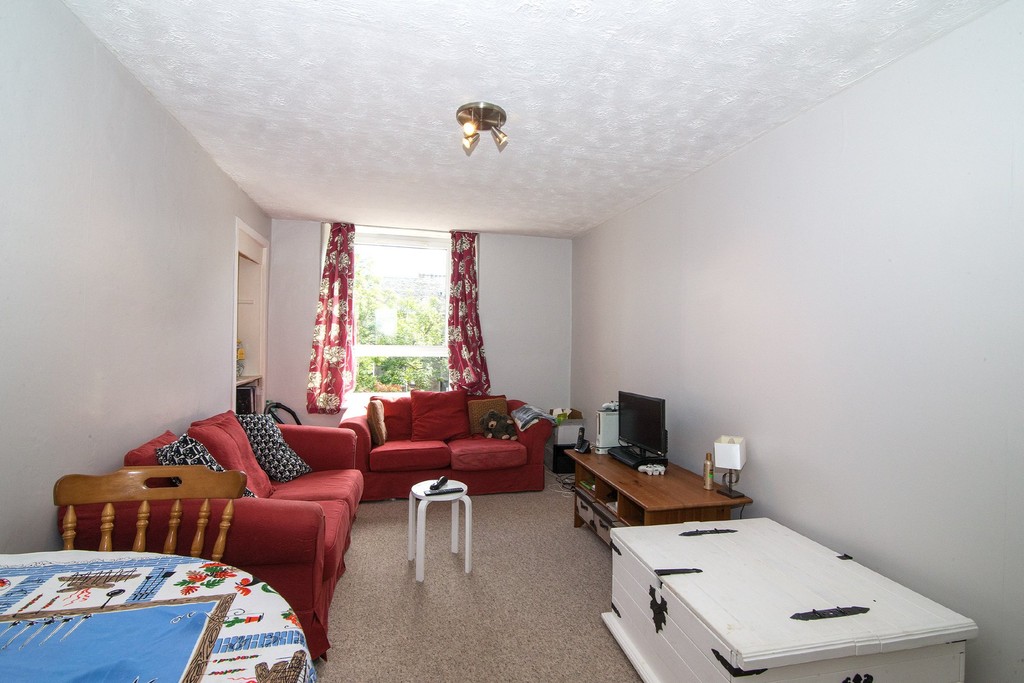 2 bed 1st Floor Flat for rent in Scotland. From Martin & Co - Dundee