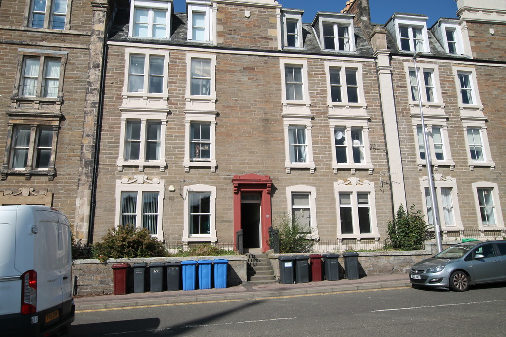 2 bed Apartment for rent in Scotland. From Martin & Co - Dundee